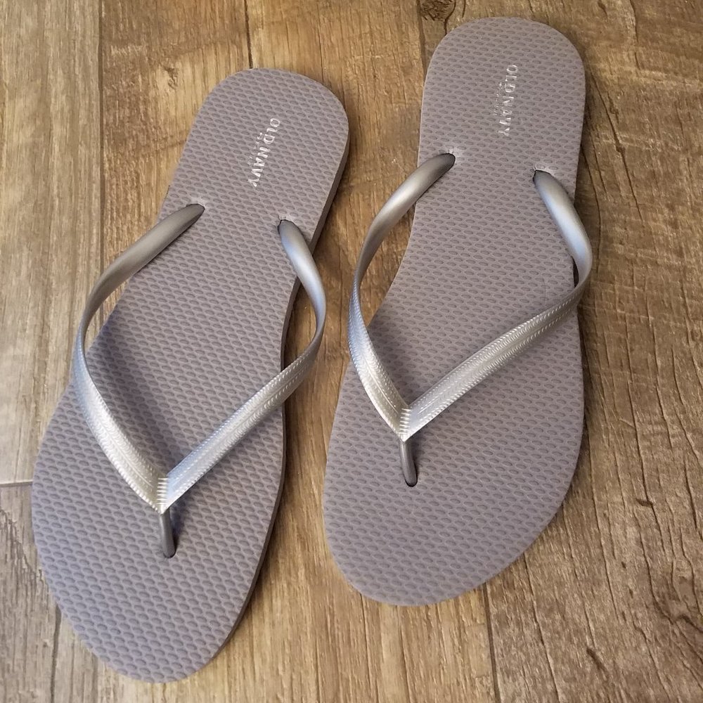 New Old Navy Grey Flip Flops